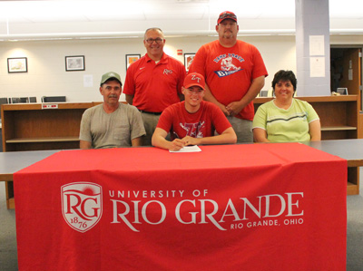 Zane Trace's Trent Downs signs with Rio Grande baseball as his parents and coaches look on